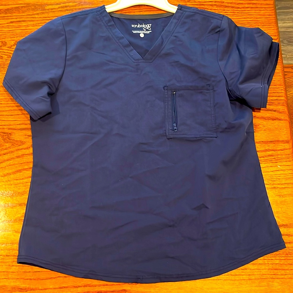 Scrub Top Navy Blue L nwot